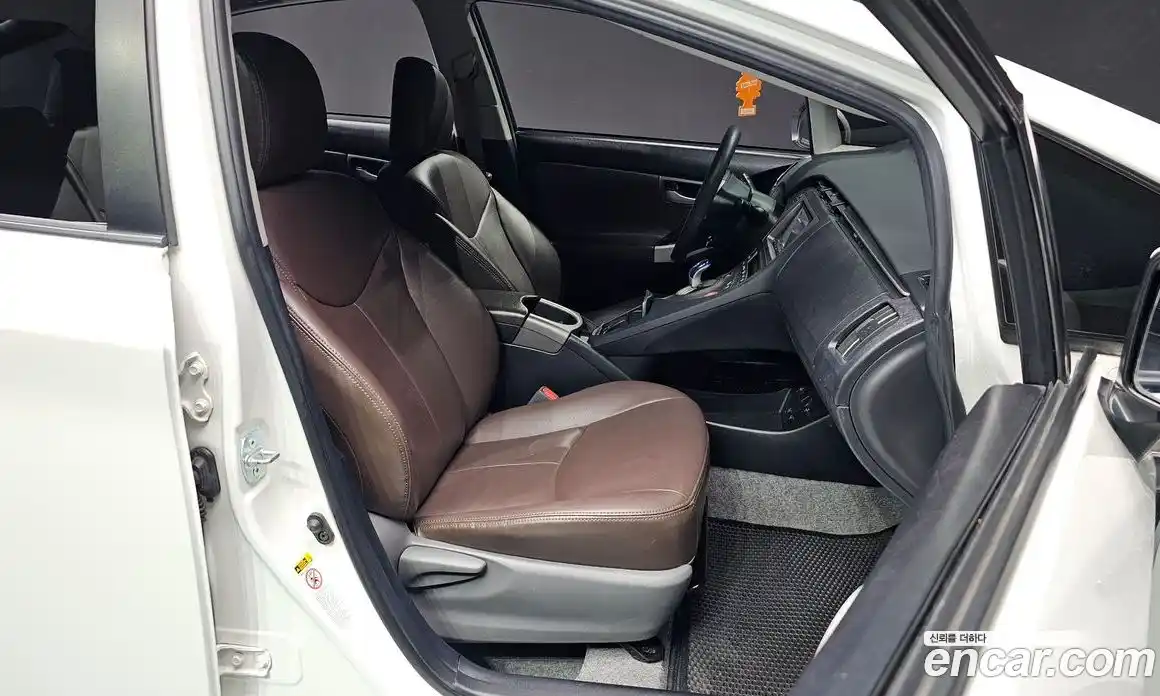Toyota Prius 2015 1.8 гидро в Москве № 1015223, фото 10