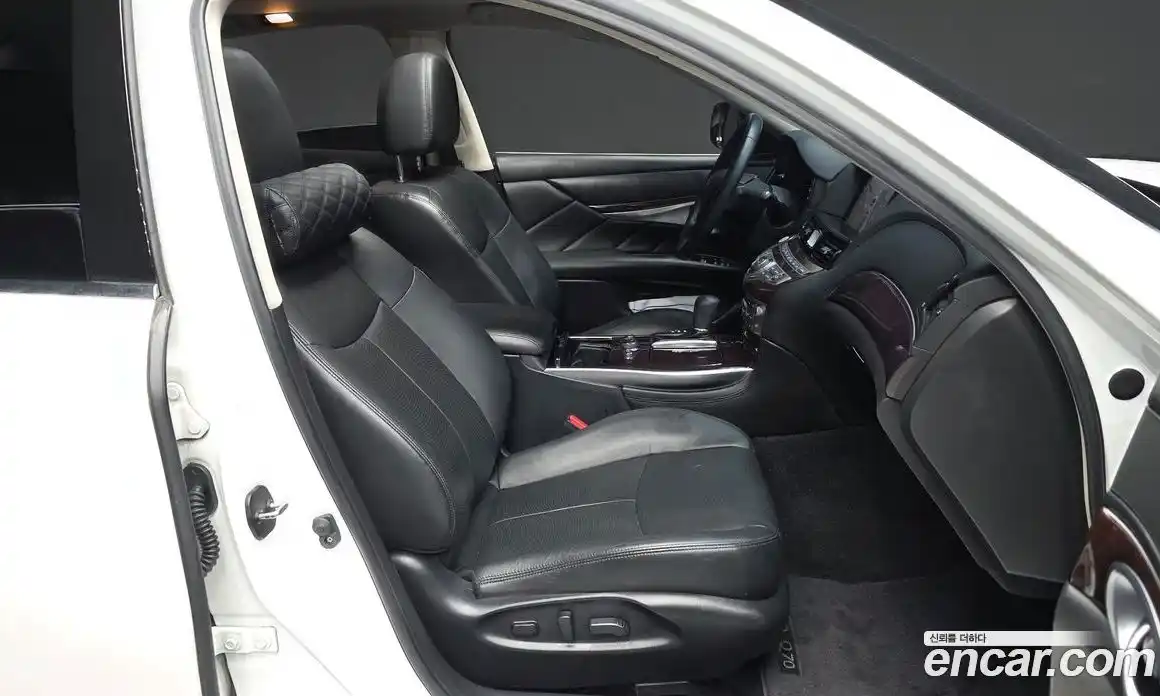 Infiniti Q70 2018 3.7 гидро в Москве № 1015745, фото 11