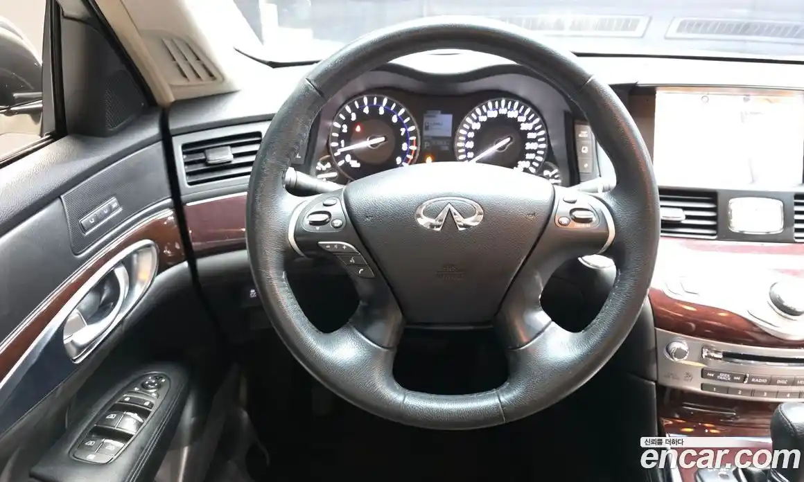 Infiniti Q70 2018 3.7 гидро в Москве № 1015745, фото 13