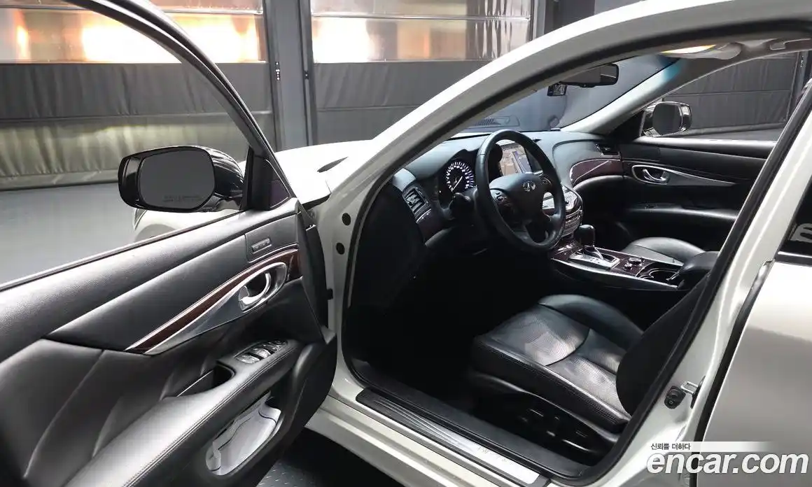 Infiniti Q70 2018 3.7 гидро в Москве № 1015745, фото 10