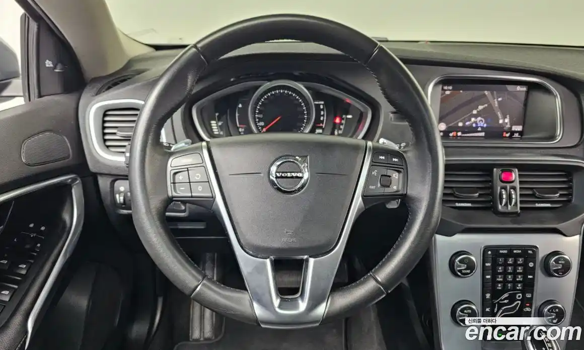 Volvo V40 2018 2.0 гидро в Москве № 164521, фото 13