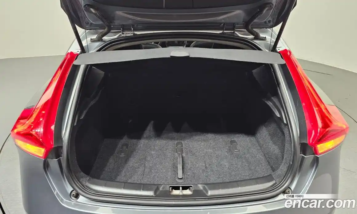 Volvo V40 2018 2.0 гидро в Москве № 164521, фото 20
