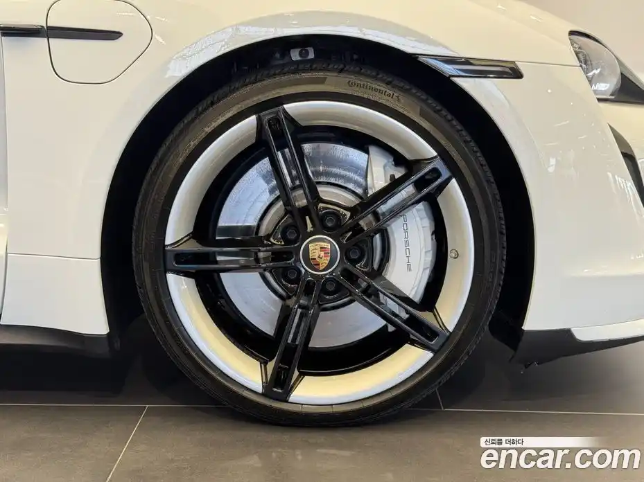 Porsche Taycan 2024 гидро в Москве № 165758, фото 6