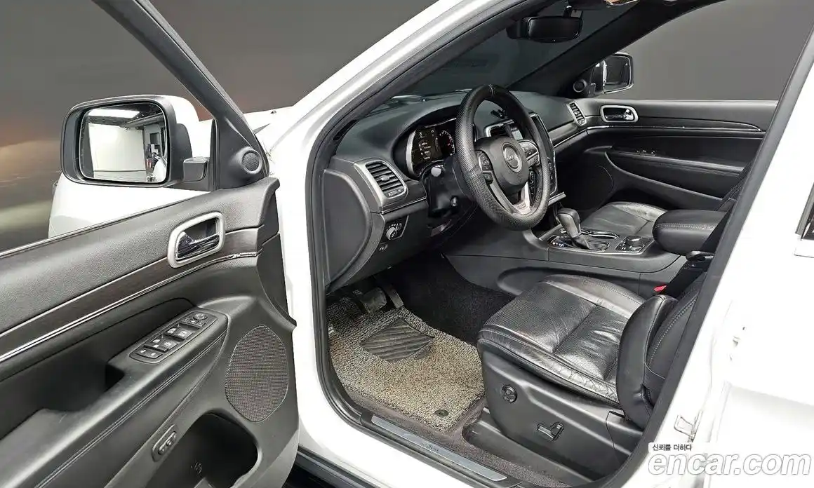 Jeep Cherokee 2018 3.6 гидро в Москве № 169869, фото 12