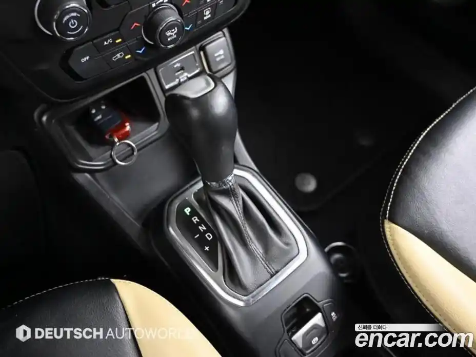 Jeep Renegade 2018 2.4 гидро в Москве № 169979, фото 8