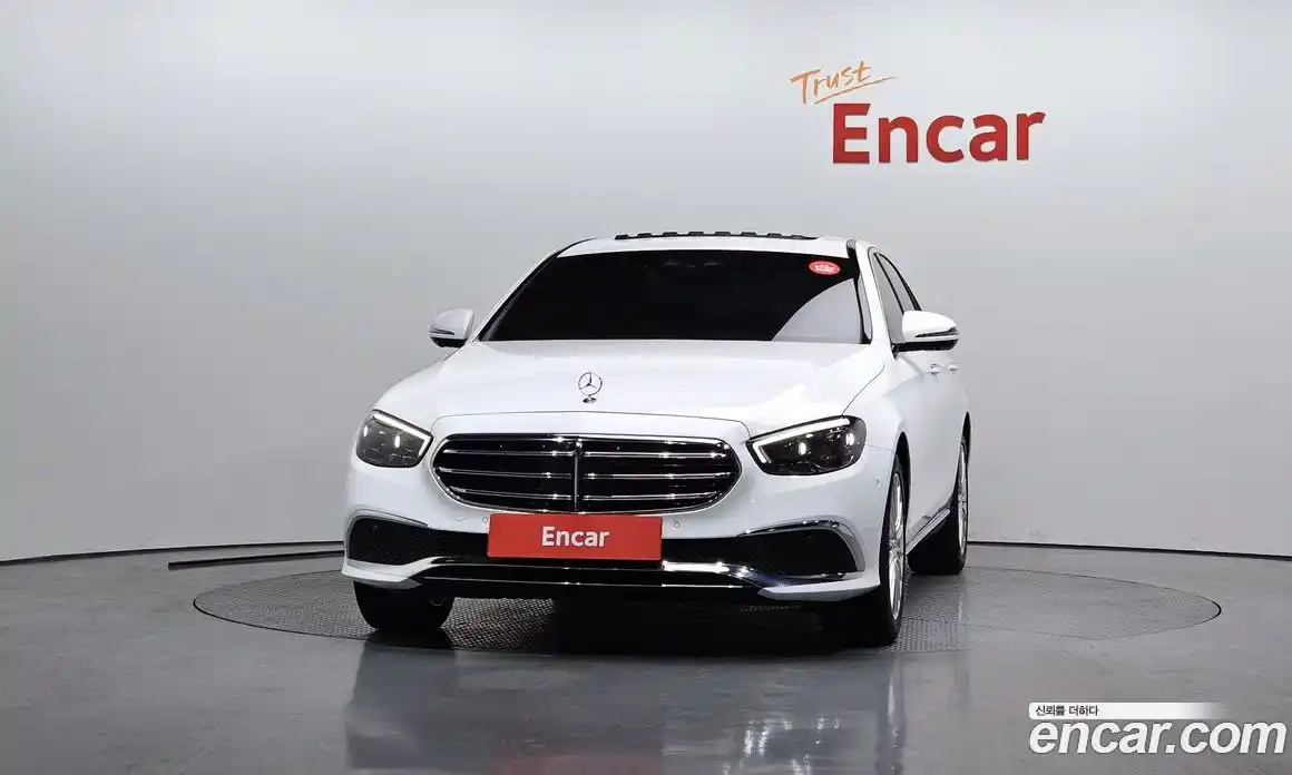 Mercedes-Benz E-Class 2022 2.0 гидро, фото 3
