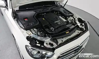Mercedes-Benz E-Class 2022 2.0 гидро, миниатюра 6