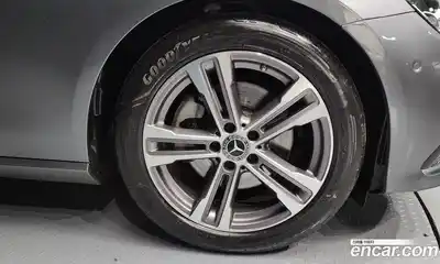 Mercedes-Benz E-Class 2022 2.0 гидро, миниатюра 5