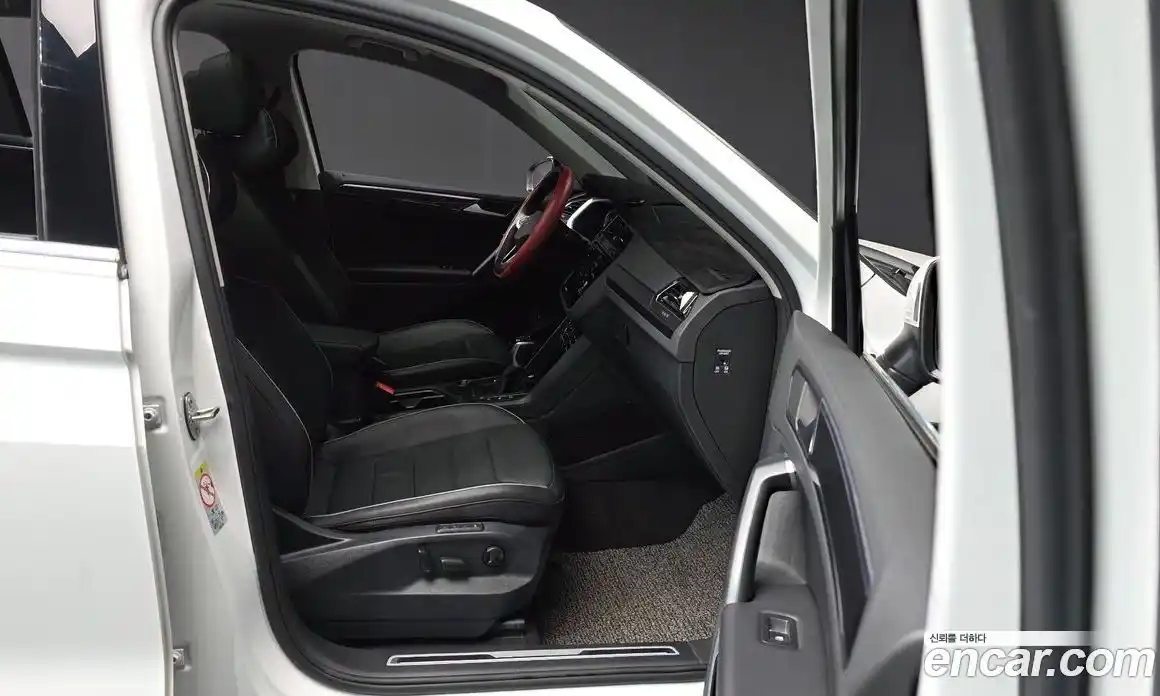 Volkswagen Tiguan 2021 2.0 гидро в Москве № 215271, фото 11