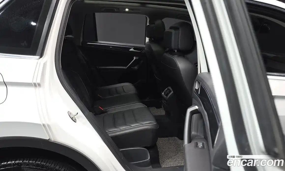 Volkswagen Tiguan 2021 2.0 гидро в Москве № 215271, фото 12