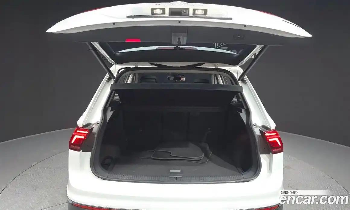 Volkswagen Tiguan 2021 2.0 гидро в Москве № 215271, фото 20