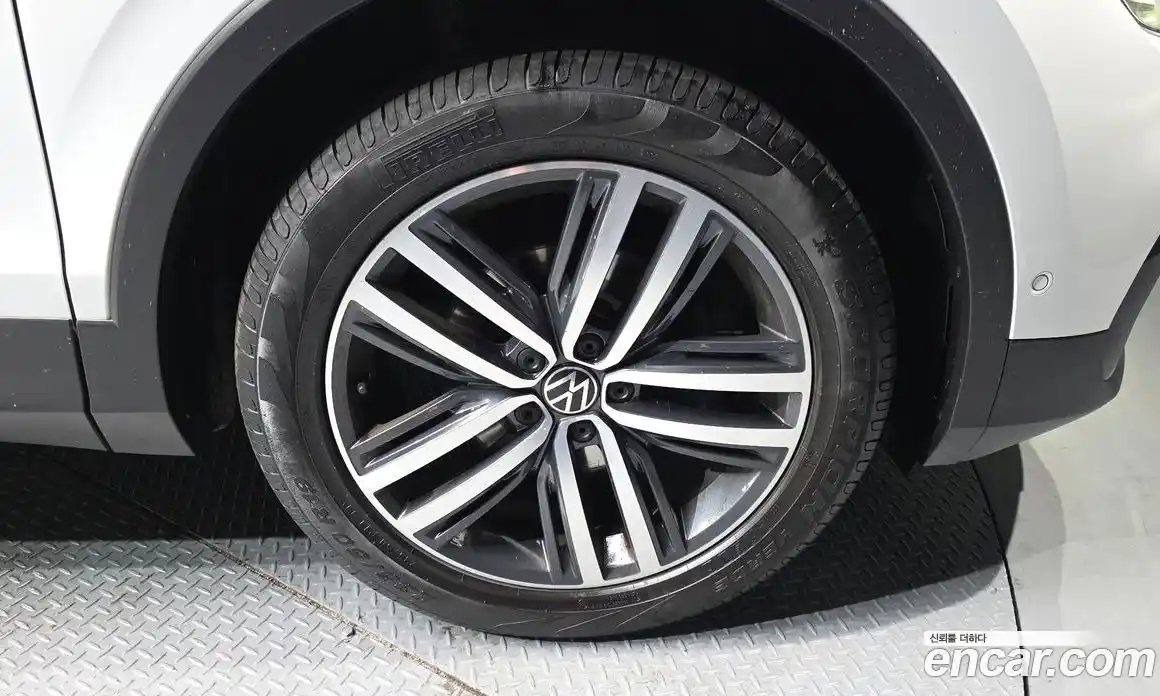Volkswagen Tiguan 2021 2.0 гидро в Москве № 215271, фото 5