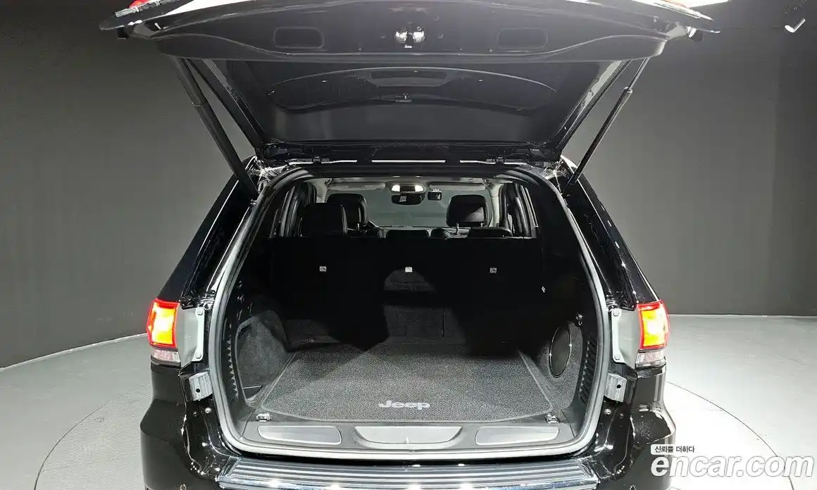 Jeep Cherokee 2020 3.6 гидро в Москве № 232471, фото 20