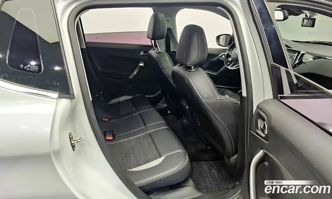 Peugeot 2008 2015 1.6 гидро в Москве № 336236, фото 12