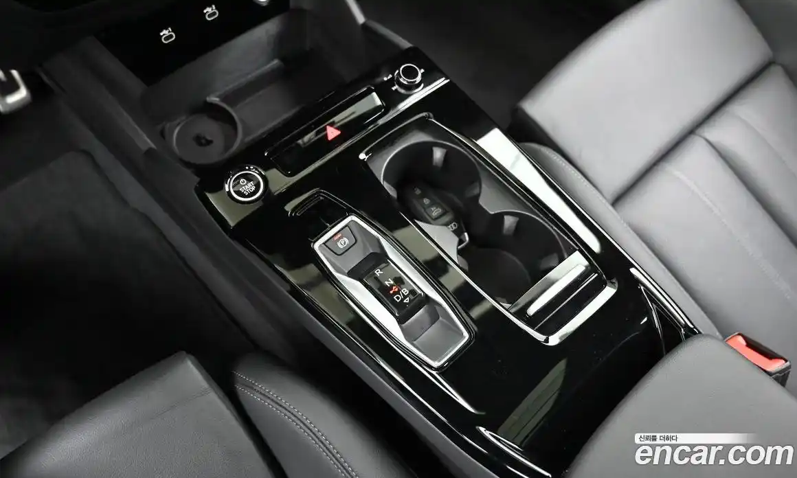 Audi Q6 e-tron 2025 1.0 гидро в Москве № 343908, фото 9