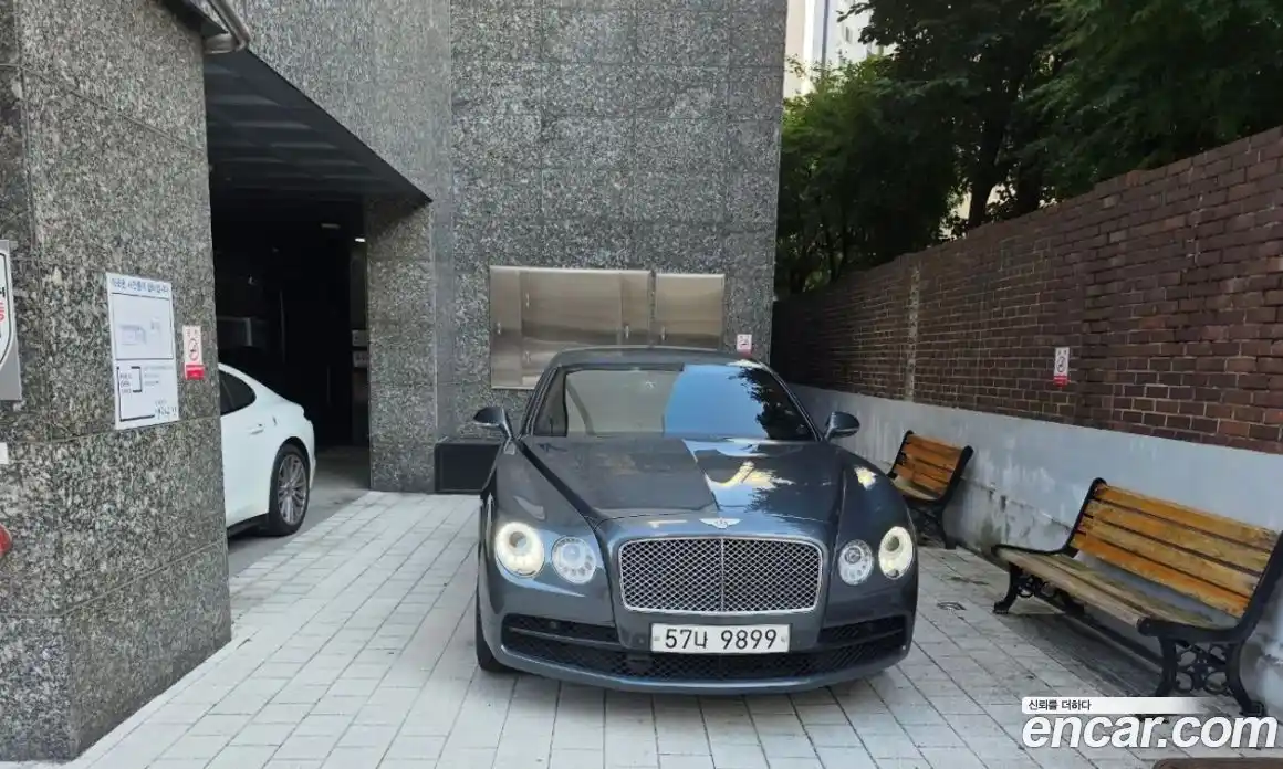 Bentley Flying Spur 2018 4.0 гидро в Москве № 387295, фото 3