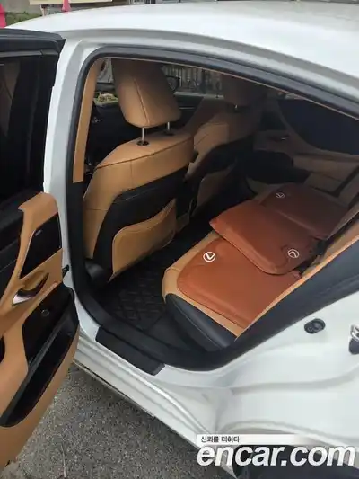 Lexus ES 2025 2.5 гидро в Москве № 398712, миниатюра 6