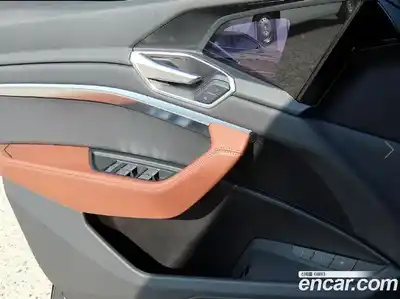 Audi e-tron 2021 гидро в Москве № 497347, миниатюра 12