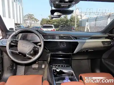 Audi e-tron 2021 гидро в Москве № 497347, миниатюра 7