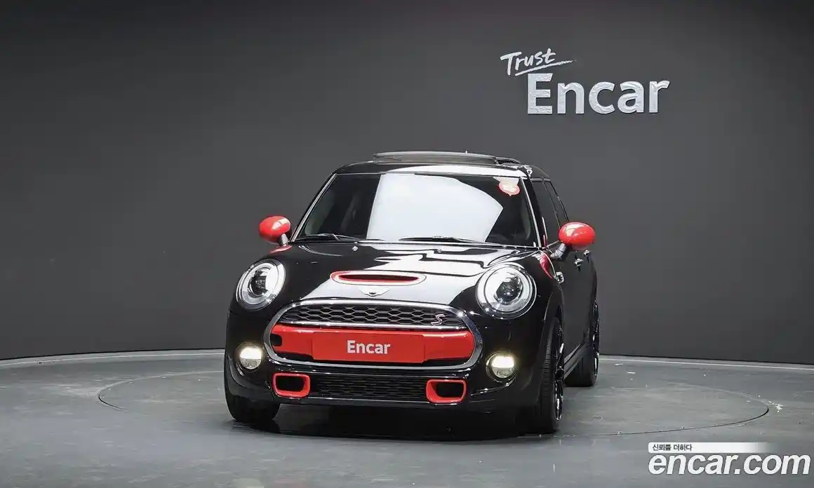 Mini Cooper 2017 2.0 гидро в Москве № 499137, фото 3