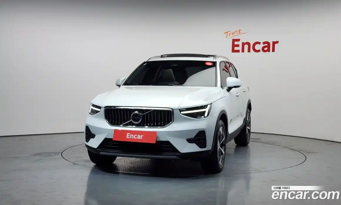 Volvo XC40 2023 2.0 гидро в Москве № 544984, фото 3