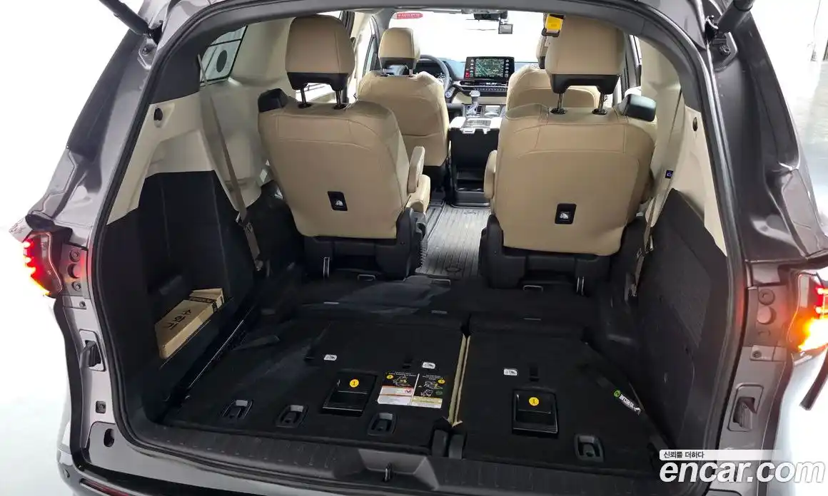Toyota Sienna 2023 2.5 гидро в Москве № 750252, фото 19