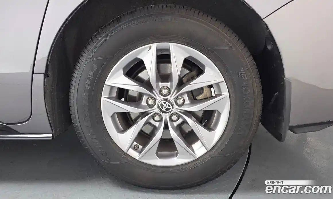 Toyota Sienna 2023 2.5 гидро в Москве № 750252, фото 4
