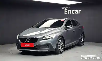 Volvo V40, 2018