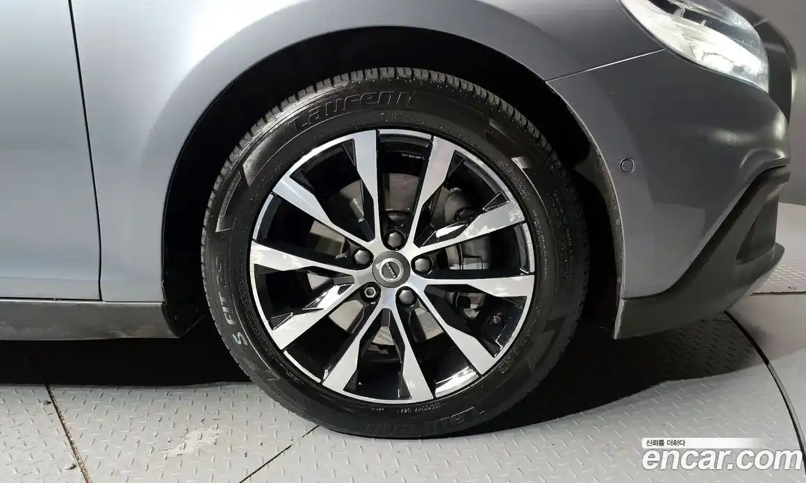 Volvo V40 2018 2.0 гидро в Москве № 971989, фото 5