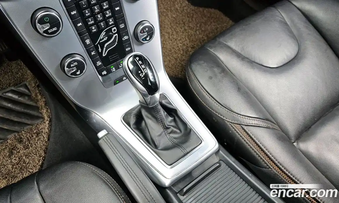 Volvo V40 2018 2.0 гидро в Москве № 971989, фото 9