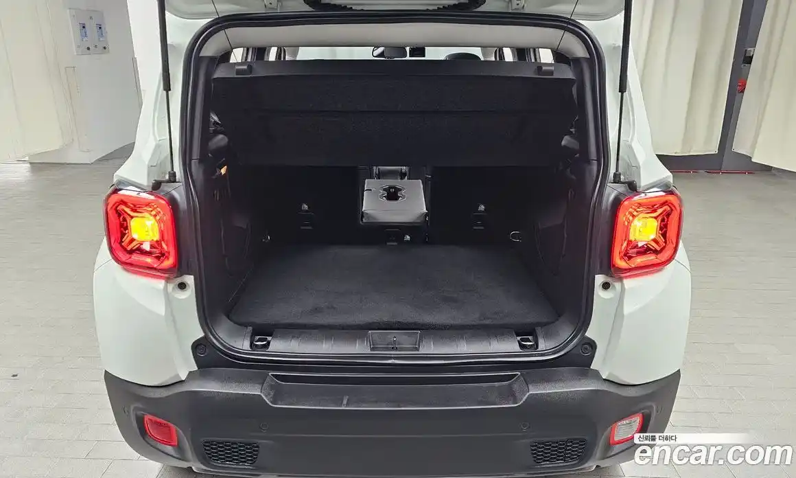 Jeep Renegade 2023 1.3 гидро в Москве № 1014830, фото 20