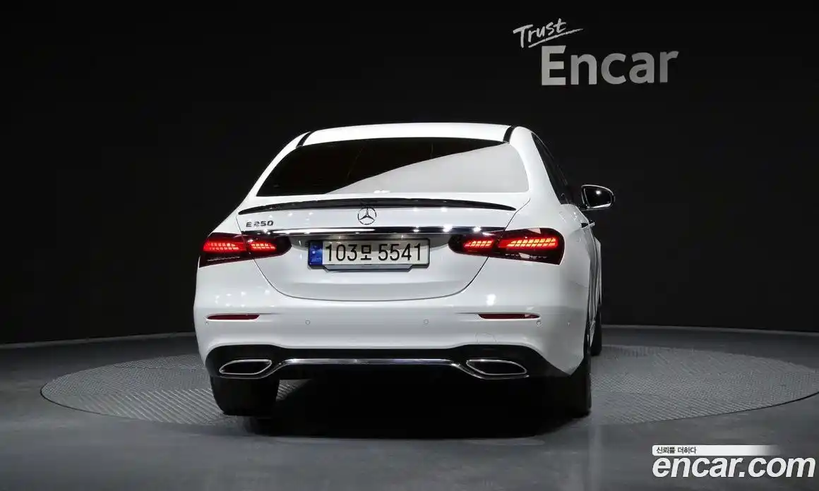 Mercedes-Benz E-Class 2023 2.0 гидро в Москве, фото 4