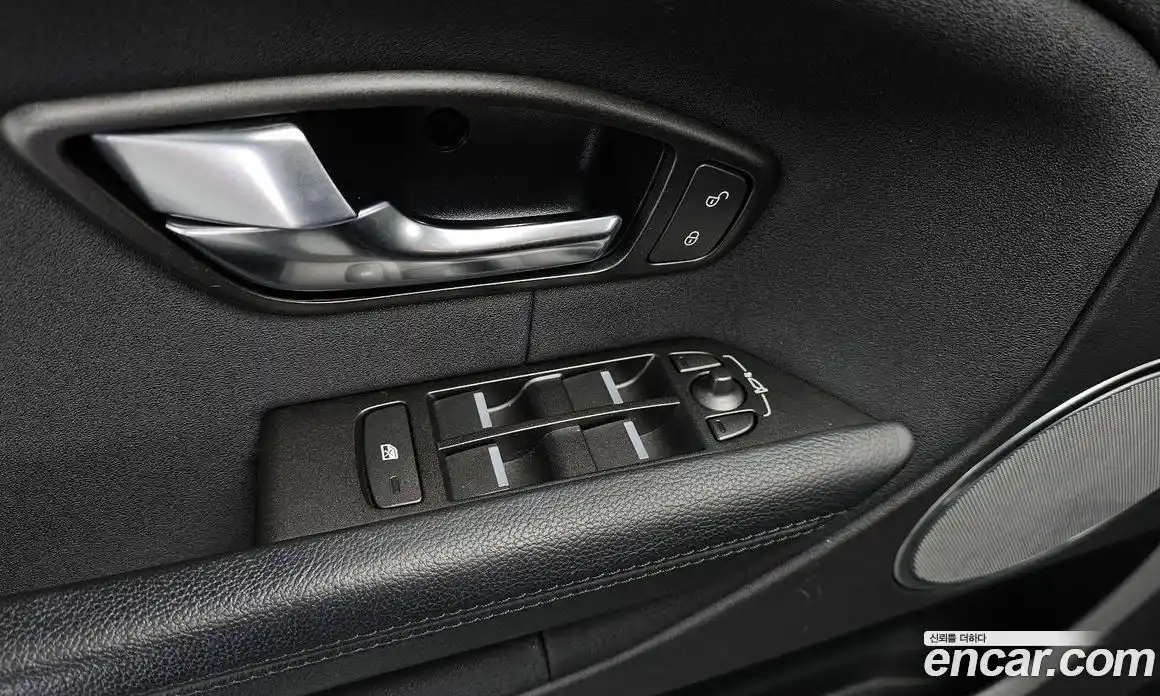 Land Rover Range-Rover Evoque 2018 2.0 гидро в Москве № 166124, фото 17