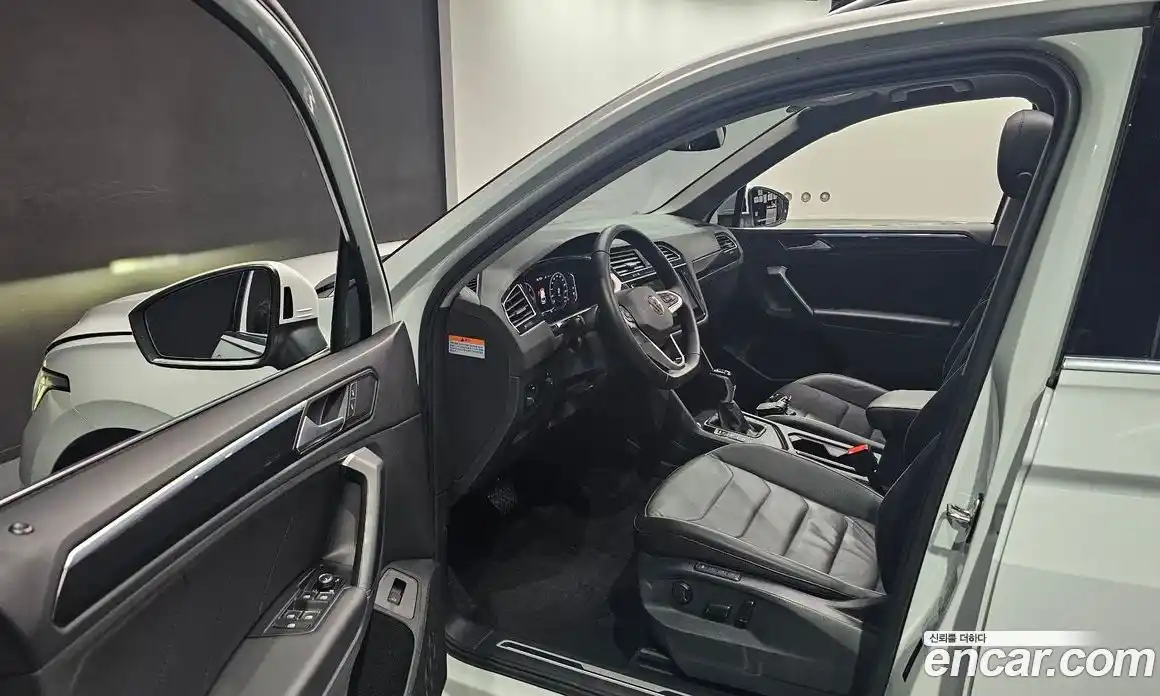 Volkswagen Tiguan 2022 2.0 гидро в Москве № 168787, фото 11