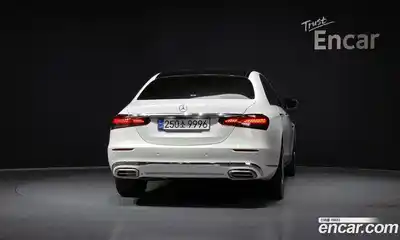 Mercedes-Benz E-Class 2022 2.0 гидро, миниатюра 4