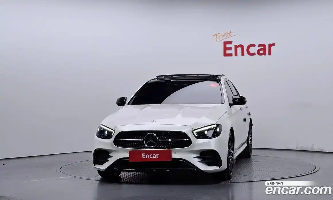 Mercedes-Benz E-Class 2023 2.0 гидро, фото 3