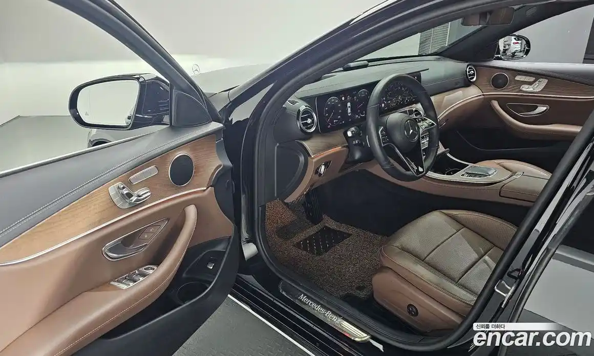 Mercedes-Benz E-Class 2023 2.0 гидро, фото 11