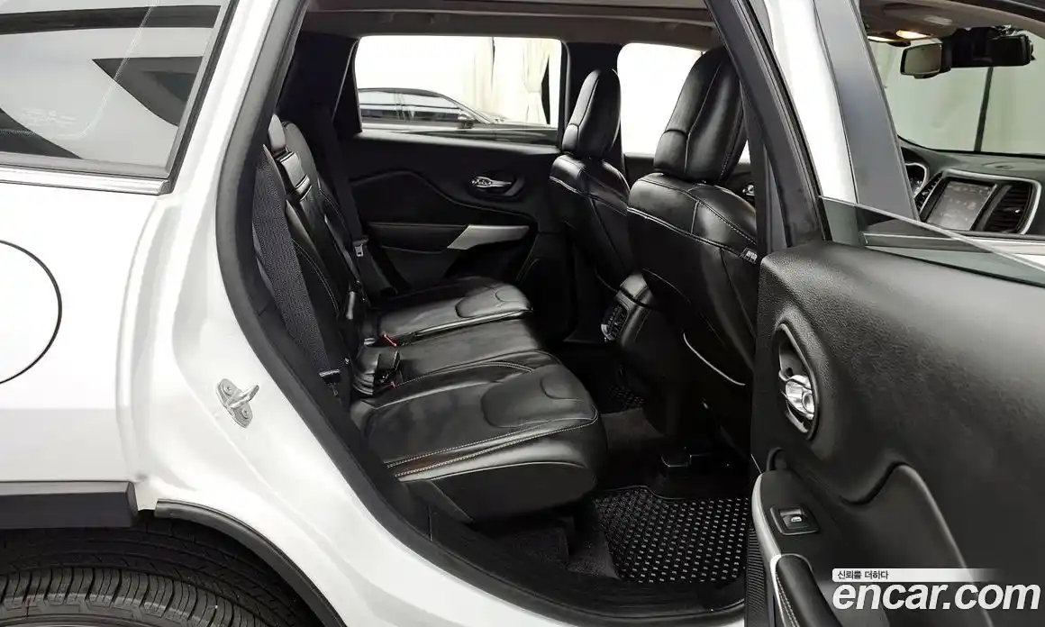 Jeep Cherokee 2017 2.4 гидро в Москве № 232531, фото 12