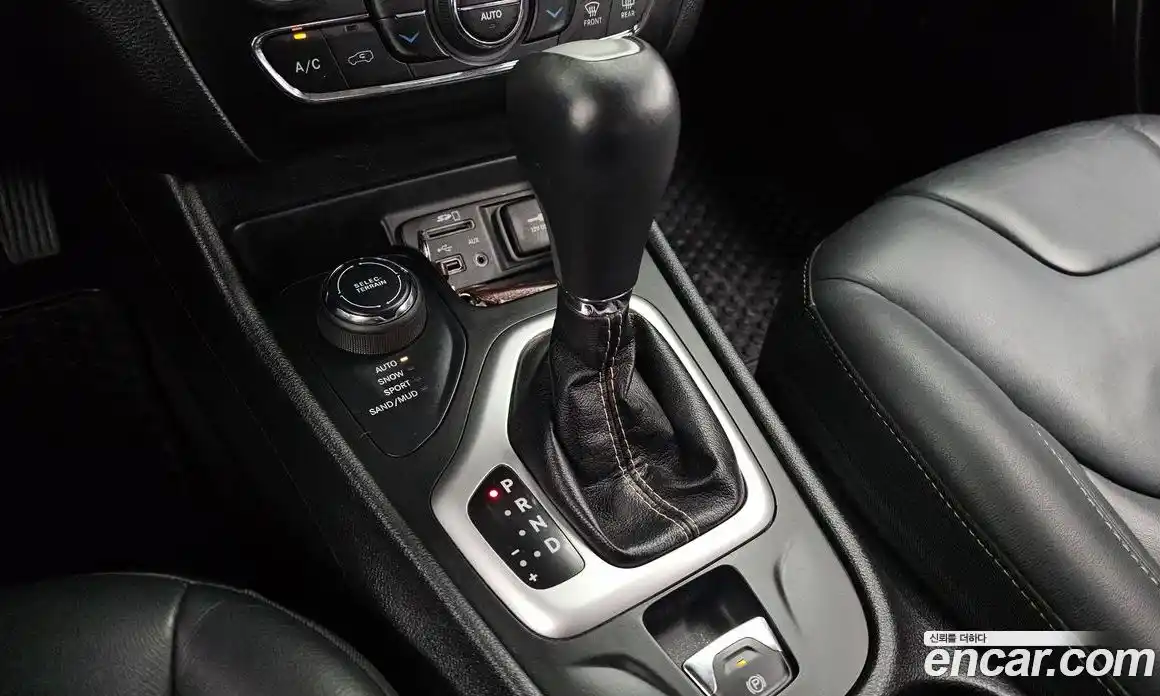 Jeep Cherokee 2017 2.4 гидро в Москве № 232531, фото 9