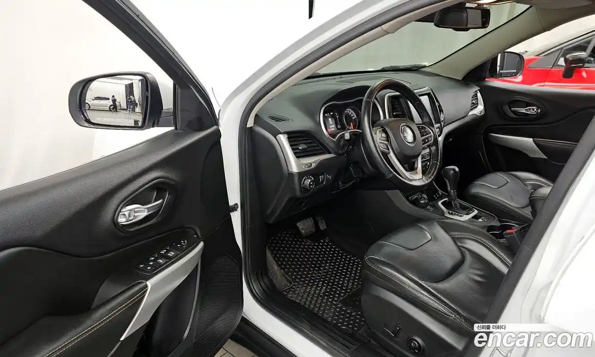 Jeep Cherokee 2017 2.4 гидро в Москве № 232531, фото 10