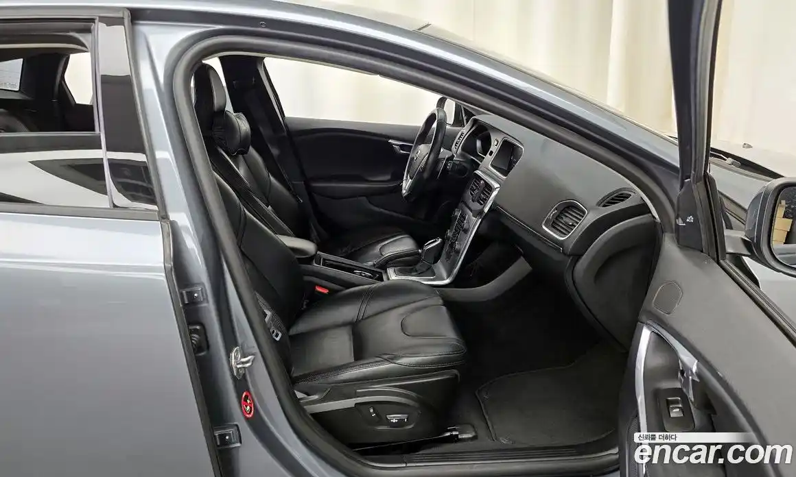 Volvo V40 2018 2.0 гидро в Москве № 250955, фото 11