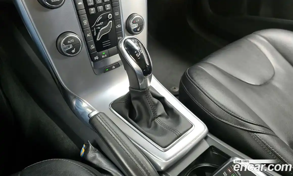 Volvo V40 2018 2.0 гидро в Москве № 250955, фото 9