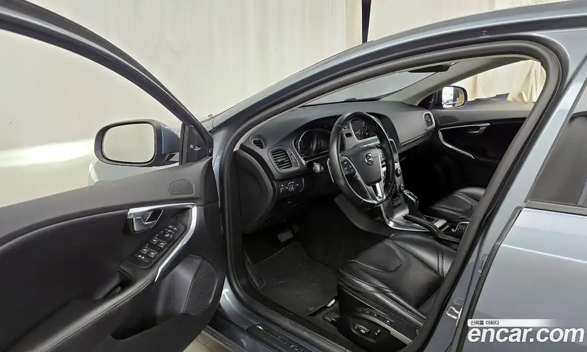 Volvo V40 2018 2.0 гидро в Москве № 250955, фото 10