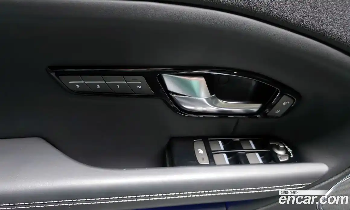Land Rover Range-Rover Evoque 2019 2.0 гидро в Москве № 333127, фото 14