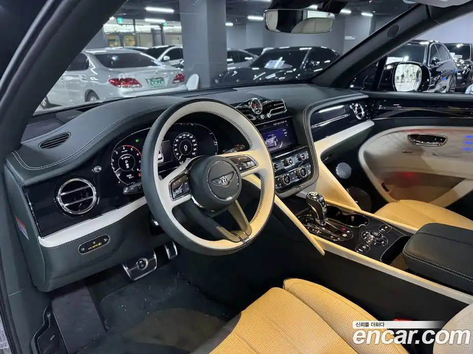 Bentley Bentayga 2024 4.0 гидро в Москве № 611699, фото 4