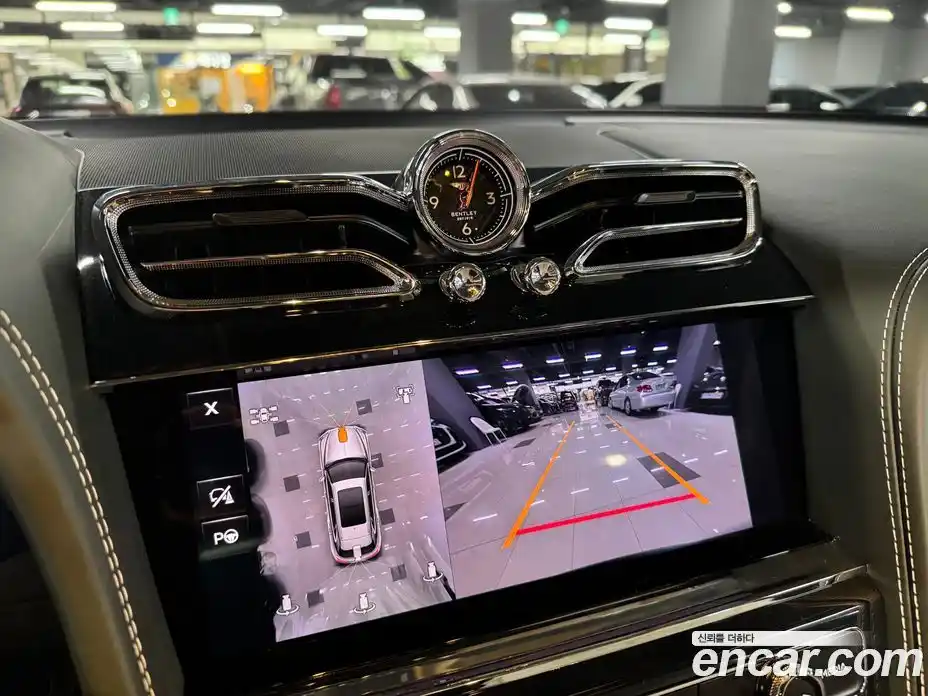 Bentley Bentayga 2024 4.0 гидро в Москве № 611699, фото 8