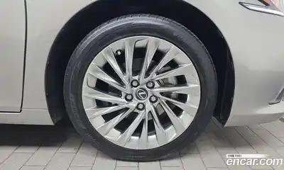 Lexus ES 2023 2.5 гидро в Москве № 628532, миниатюра 5