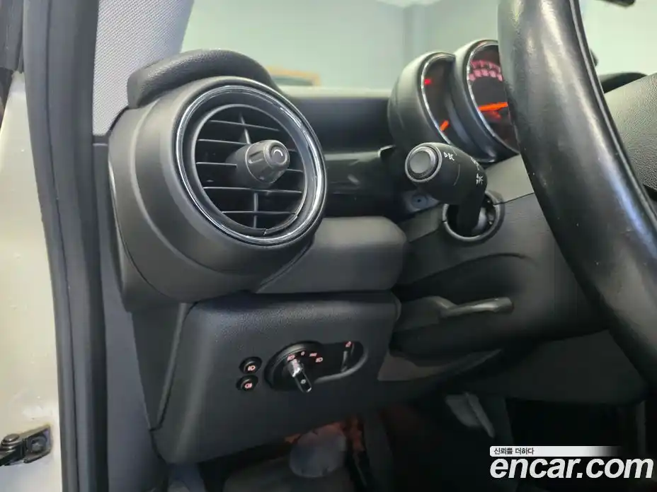 Mini Cooper 2015 1.5 гидро в Москве № 802604, фото 15