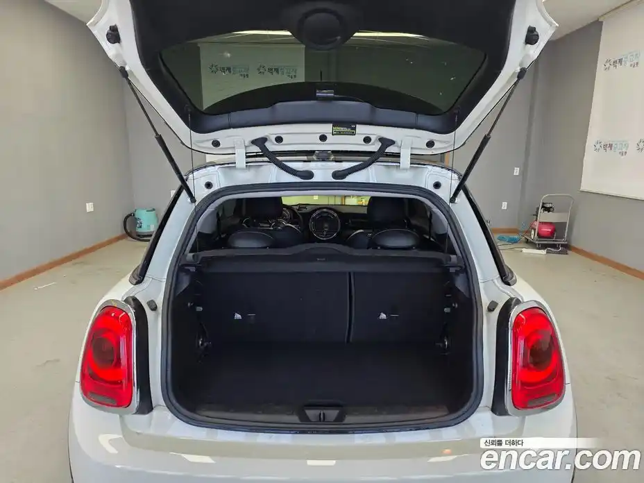 Mini Cooper 2015 1.5 гидро в Москве № 802604, фото 19