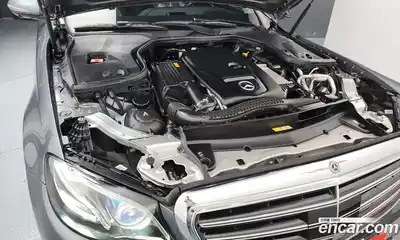Mercedes-Benz E-Class 2020 2.0 гидро, миниатюра 6